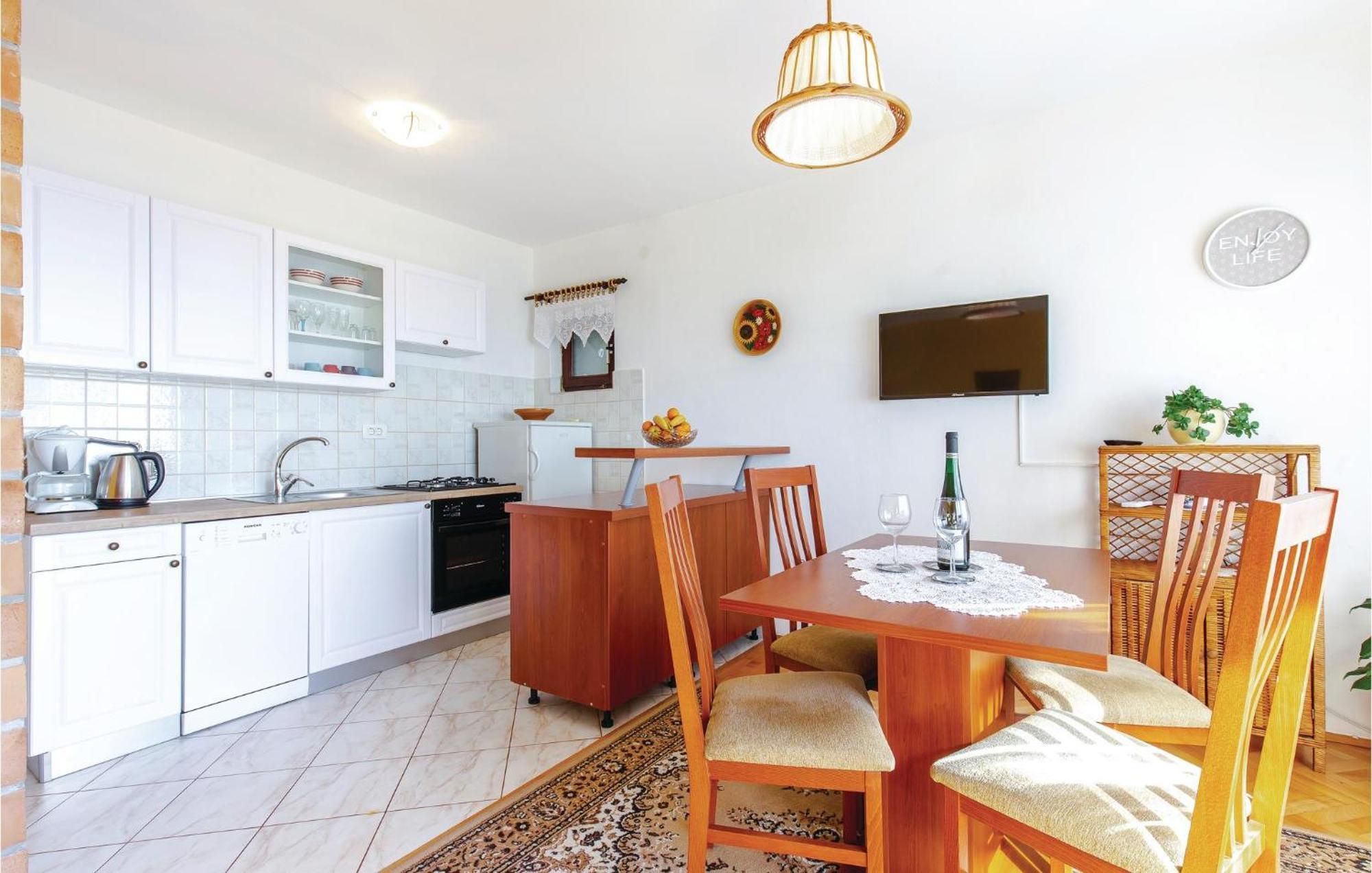 Stunning Apartment In Novi Vinodolski With Wifi Eksteriør billede