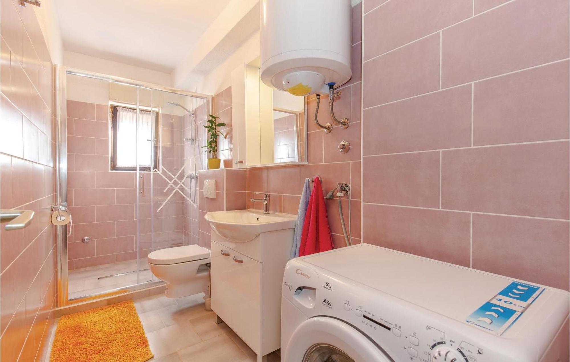 Stunning Apartment In Novi Vinodolski With Wifi Eksteriør billede